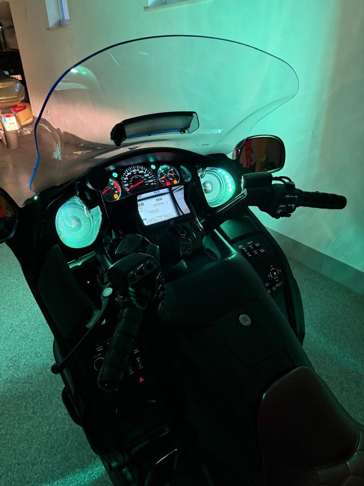 Мотоцикл Honda GL1800 SC47*Krossline*Audio*Wilbers*SR Racing: фото 11 Мотоцикл Honda GL1800 SC47*Krossline*Audio*Wilbers*SR Racing: фото 11