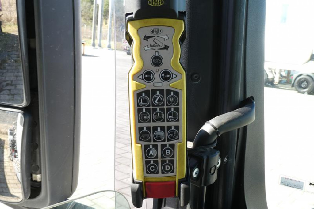 MAN TG-S 35.480 8x4 BL Abrollkipper mit Kran Penz-15L9.80+Meiller RK 30.60L Lenk-Lift Achse - Крюковой мультилифт, Автоманипулятор: фото 3 MAN TG-S 35.480 8x4 BL Abrollkipper mit Kran Penz-15L9.80+Meiller RK 30.60L Lenk-Lift Achse - Крюковой мультилифт, Автоманипулятор: фото 3