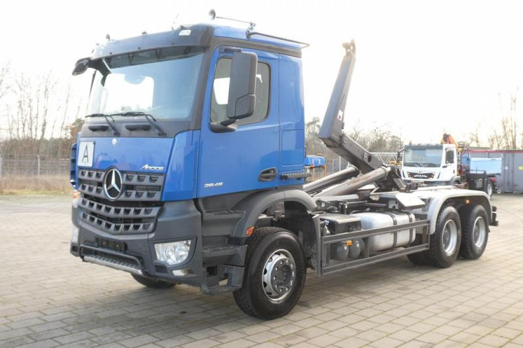 Mercedes-Benz Arocs 2645 K 6x4 Abrollkipper Meiller deutsch to - Крюковой мультилифт: фото 1 Mercedes-Benz Arocs 2645 K 6x4 Abrollkipper Meiller deutsch to - Крюковой мультилифт: фото 1