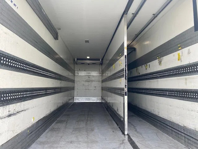 Volvo FM 330 koel vries 2 temperaturen ,CARRIER,met tussenwand, zijdeur en laadklep - Рефрижератор: фото 4 Volvo FM 330 koel vries 2 temperaturen ,CARRIER,met tussenwand, zijdeur en laadklep - Рефрижератор: фото 4