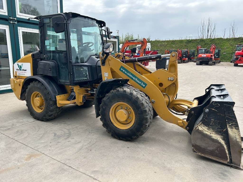 CAT 906 - Мини-погрузчик с бортовым поворотом: фото 5 CAT 906 - Мини-погрузчик с бортовым поворотом: фото 5