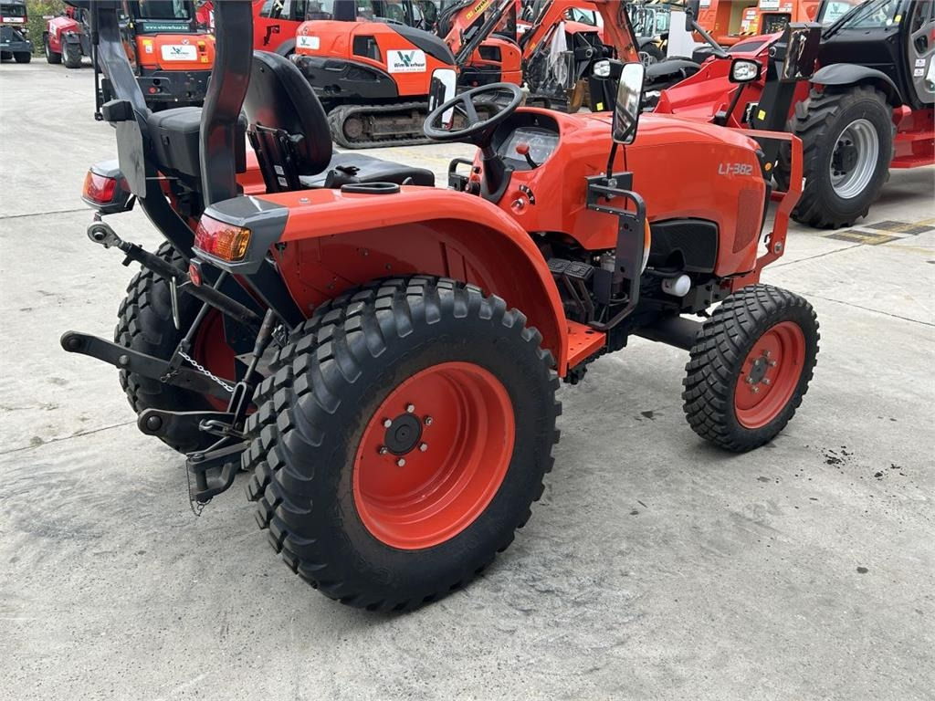 Kubota L1-382 (7325) - Коммунальный трактор: фото 4 Kubota L1-382 (7325) - Коммунальный трактор: фото 4
