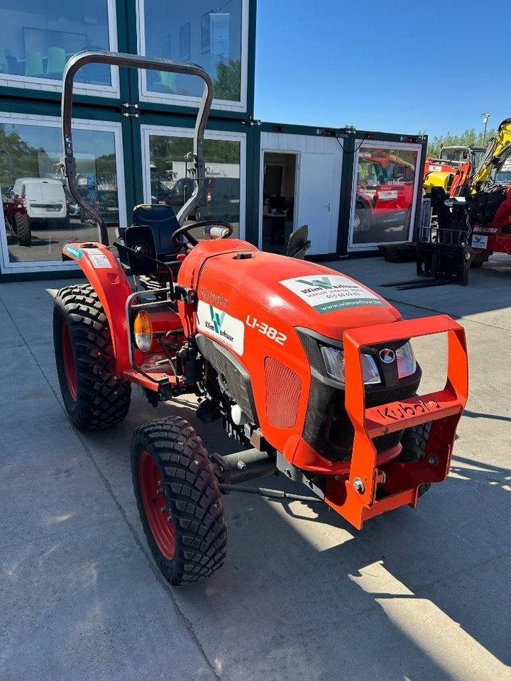 Kubota L1-382 HST - Коммунальный трактор: фото 4 Kubota L1-382 HST - Коммунальный трактор: фото 4