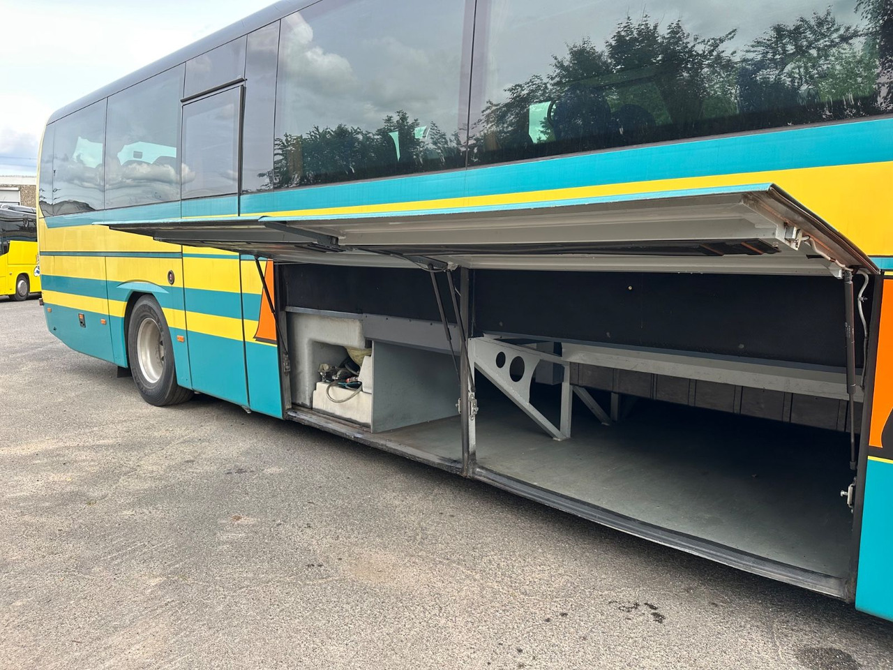 Neoplan P25 Trendliner 3516ÜC Klimaanlage*WC*57 Sitze Neoplan P25 Trendliner 3516ÜC Klimaanlage*WC*57 Sitze - Туристический автобус: фото 4 Neoplan P25 Trendliner 3516ÜC Klimaanlage*WC*57 Sitze Neoplan P25 Trendliner 3516ÜC Klimaanlage*WC*57 Sitze - Туристический автобус: фото 4